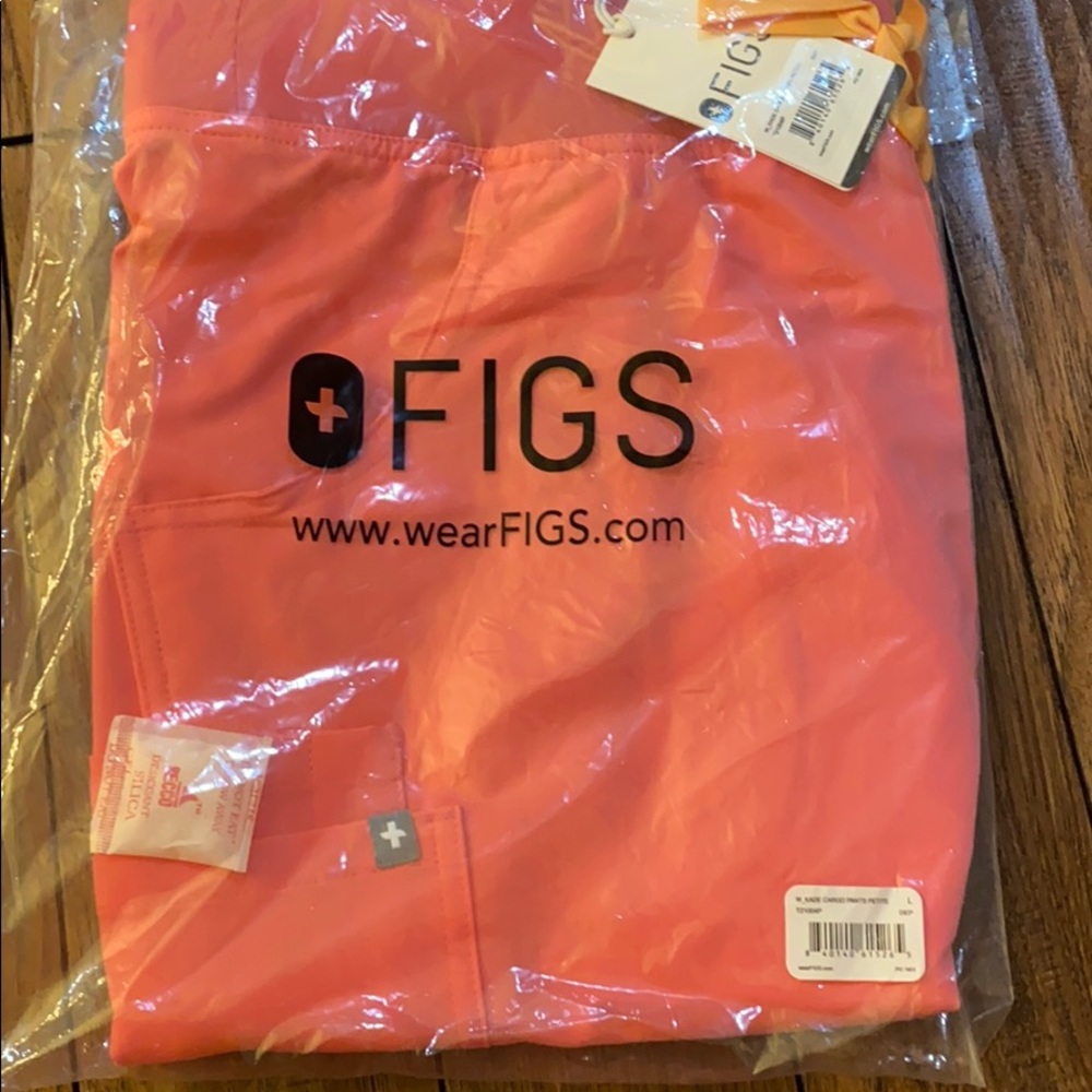 New Figs cargo scrub pants